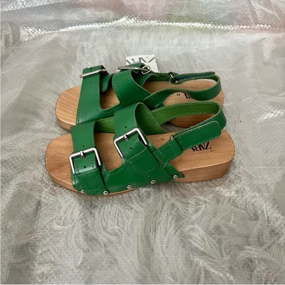 ZARA green leather and wood clogs - Picture 5 of 10